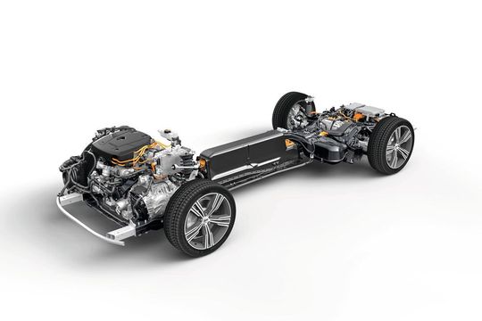 Verbrennungsmotor, Getriebe, Generator, Elektromotor, Batterie: Der Volvo S60 T8 Twin Engine zeigt, dass der Plug-in-Hybrid das aufwendigste Antriebskonzept überhaupt ist. Verbrennungsmotor, Getriebe, Generator, Elektromotor, Batterie: Der Volvo S60 T8 Twin Engine zeigt, dass der Plug-in-Hybrid das aufwendigste Antriebskonzept überhaupt ist.