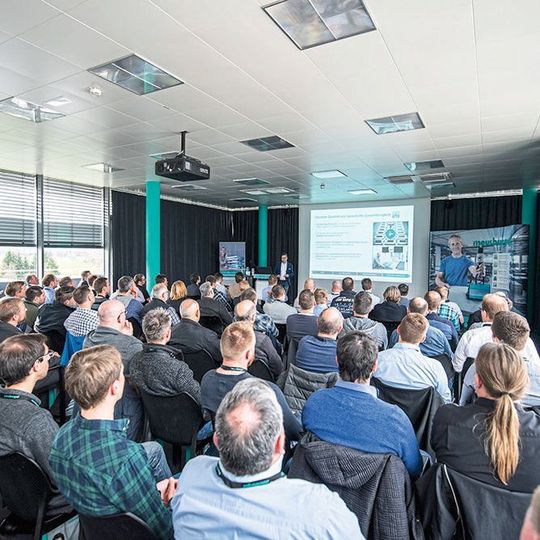 Über 140 Besucher an zwei Tagen ließen sich den Branchentreff Stanzwerkzeugbau bei Meusburger nicht entgehen. Über 140 Besucher an zwei Tagen ließen sich den Branchentreff Stanzwerkzeugbau bei Meusburger nicht entgehen.