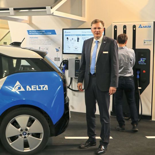 Roetger Sander, Country Head Industrial Automation bei Delta Electronics (Netherlands): „Die Lösungen, die wir hier zeigen, können den Bedarf an Schnellladung in Städten decken und die potenziellen Energieprobleme lösen.“ Roetger Sander, Country Head Industrial Automation bei Delta Electronics (Netherlands): „Die Lösungen, die wir hier zeigen, können den Bedarf an Schnellladung in Städten decken und die potenziellen Energieprobleme lösen.“