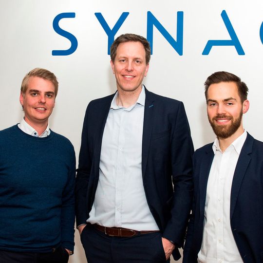 Das Synaos-Gründerteam (v.l.): Tobias Gagern (CTO), Dr. Wolfgang Hackenberg (CEO) sowie Dr. Lennart Bochmann. Das Synaos-Gründerteam (v.l.): Tobias Gagern (CTO), Dr. Wolfgang Hackenberg (CEO) sowie Dr. Lennart Bochmann.