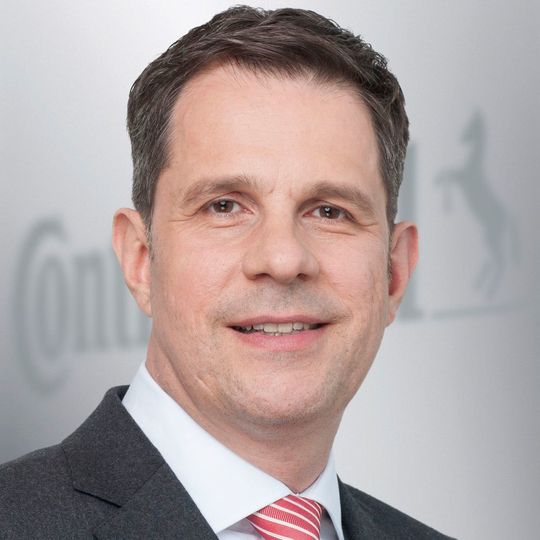 Die Geschäftsführung der Continental Division Chassis & Safety stellt sich neu auf. Matthias Matic wird Leiter des Geschäftsbereichs Vehicle Dynamics. Die Geschäftsführung der Continental Division Chassis & Safety stellt sich neu auf. Matthias Matic wird Leiter des Geschäftsbereichs Vehicle Dynamics.