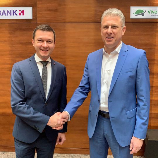 Benjamin Klatt (l., Bank11), Gabor Jakuti (r., Vive la Car). Benjamin Klatt (l., Bank11), Gabor Jakuti (r., Vive la Car).