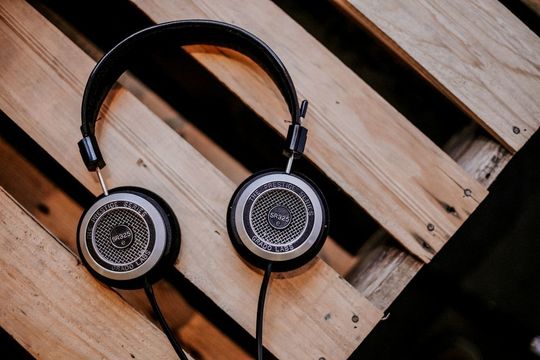 Die Digitalisierung ändert unsere Kommunikation grundlegend und Audio Branding wird für Marken in Zukunft unverzichtbar. Die Digitalisierung ändert unsere Kommunikation grundlegend und Audio Branding wird für Marken in Zukunft unverzichtbar.