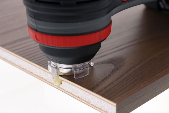 Bei der Kaltschmelz-Technologie von Würth werden dübelartige Kunststoffadapter in die Leichtbauplatten eingebracht, welche im Anschluss als belastbare Befestigungspunkte für Schrauben oder direkt als Verbindungsbeschläge zur Verfügung stehen. Bei der Kaltschmelz-Technologie von Würth werden dübelartige Kunststoffadapter in die Leichtbauplatten eingebracht, welche im Anschluss als belastbare Befestigungspunkte für Schrauben oder direkt als Verbindungsbeschläge zur Verfügung stehen.