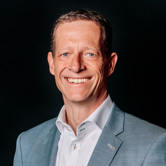 Dr. Carsten Oder, Leiter Mercedes-Benz-Vertrieb Deutschland, spricht auf den Autovertriebstagen über Vertriebsformate der Premiummarke. Dr. Carsten Oder, Leiter Mercedes-Benz-Vertrieb Deutschland, spricht auf den Autovertriebstagen über Vertriebsformate der Premiummarke.
