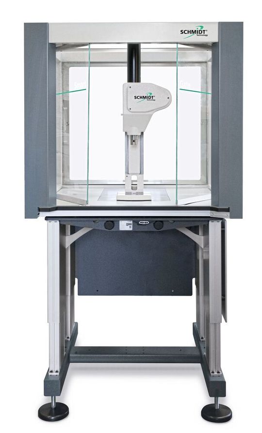 Les avantages de cette solution par rapport à des concepts de sécurité tels que des boutons bi-manuels ou des barrières immatérielles sont une ergonomie améliorée ainsi qu’une meilleure efficacité grâce à la réduction de la distance de sécurité et l’accessibilité simplifiée. Les avantages de cette solution par rapport à des concepts de sécurité tels que des boutons bi-manuels ou des barrières immatérielles sont une ergonomie améliorée ainsi qu’une meilleure efficacité grâce à la réduction de la distance de sécurité et l’accessibilité simplifiée.