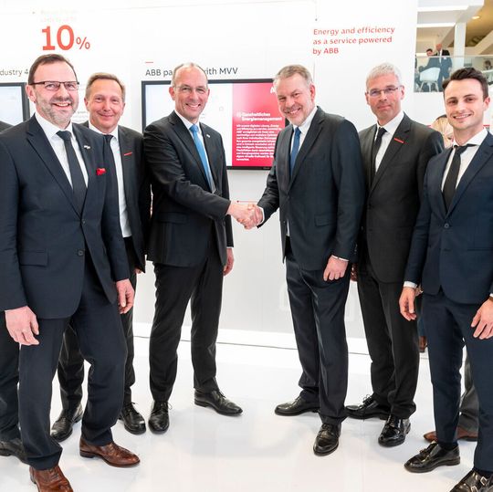 Die Energiedienstleister MVV und ABB haben gemeinsam die Service-Lösung „Energy and Efficiency as a service“ entwickelt. Die Energiedienstleister MVV und ABB haben gemeinsam die Service-Lösung „Energy and Efficiency as a service“ entwickelt.