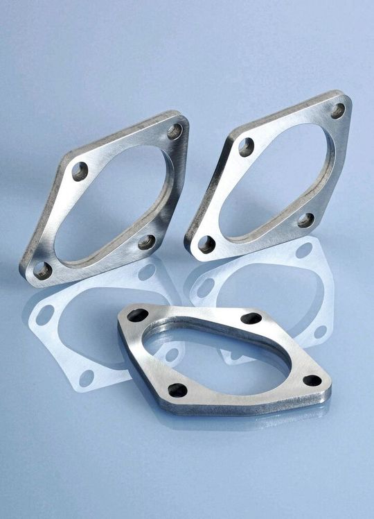 Mit dem 2003 von Carl Wüst entwickelten Präzisionsstanzen erhalten bestimmte, vom Kunden vorgegebene Bereiche einen 100%-igen Glattschnitt.