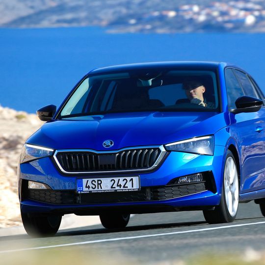 Der Skoda Scala startet im deutschen Handel am 19. Mai. In der mittleren Ausstattungsvariante kostet der Kompakte mindestens 21.450 Euro. Der Skoda Scala startet im deutschen Handel am 19. Mai. In der mittleren Ausstattungsvariante kostet der Kompakte mindestens 21.450 Euro.