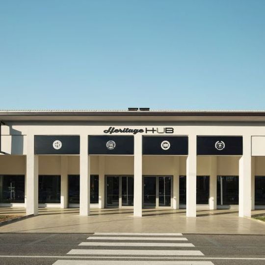 Die „Officina 81" in Turin ist in Form des „Heritage HUB" die neue Klassikzentrale von Fiat Chrysler Automobiles (FCA). Die „Officina 81" in Turin ist in Form des „Heritage HUB" die neue Klassikzentrale von Fiat Chrysler Automobiles (FCA).