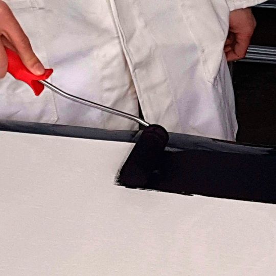 Das 1K-Coating Hie-Coat 840-C lasse sich ohne Vorbehandlung einseitig oder rundum auf die Keramikfaserplatten/-papiere auftragen. Das 1K-Coating Hie-Coat 840-C lasse sich ohne Vorbehandlung einseitig oder rundum auf die Keramikfaserplatten/-papiere auftragen.