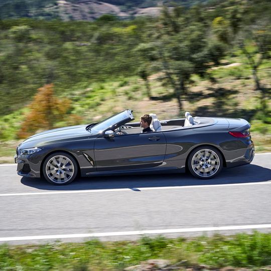 Mindestens 108.000 Euro kostet das BMW 8er Cabrio. Mindestens 108.000 Euro kostet das BMW 8er Cabrio.