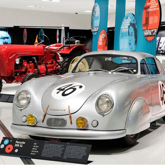 Der Porsche 356 seht beispielhaft für die Oldtimerbranche: Perlen des Automobilbaus werden oft aufwändig in ihren Urzustand versetzt. Der Porsche 356 seht beispielhaft für die Oldtimerbranche: Perlen des Automobilbaus werden oft aufwändig in ihren Urzustand versetzt.