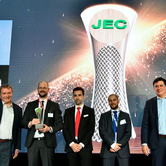 JEC Award Gewinner AZL zusammen mit einigen Projektpartnern (von links nach rechts): Dr. Günther Derra (Philips Photonics), Dr. Michael Emonts (Geschäftsführer des AZL), Javier Acosta (Fagor Arrasate), Christos Karatzias (Mitsui Chemicals) JEC Award Gewinner AZL zusammen mit einigen Projektpartnern (von links nach rechts): Dr. Günther Derra (Philips Photonics), Dr. Michael Emonts (Geschäftsführer des AZL), Javier Acosta (Fagor Arrasate), Christos Karatzias (Mitsui Chemicals)