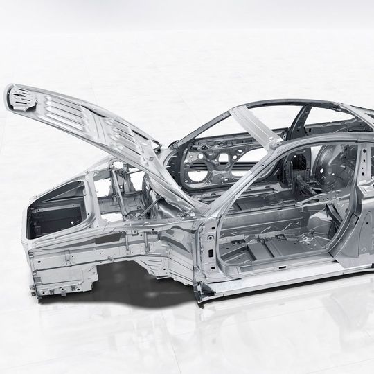 Mit insgesamt zehn Verfahren setzt Porsche die Karosserie des neuen 911 zusammen. Mit insgesamt zehn Verfahren setzt Porsche die Karosserie des neuen 911 zusammen.