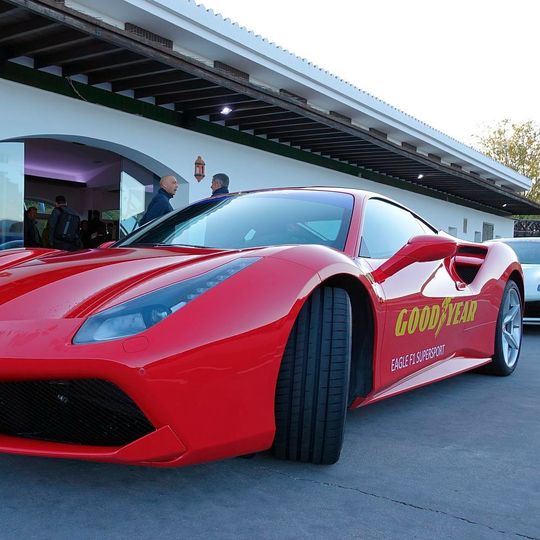 Goodyear Eagle F1 Supersport auf Ferrari 488 GTB – das passt zusammen. Goodyear Eagle F1 Supersport auf Ferrari 488 GTB – das passt zusammen.