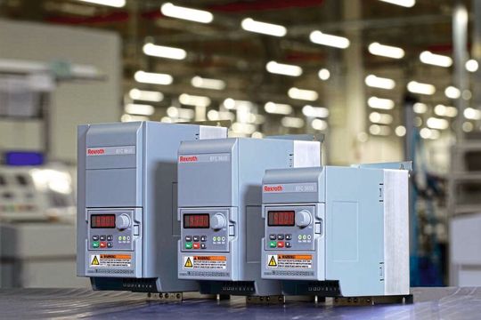 Der Frequenzumrichter von Rexroth ist eine Lösung für hohes Drehmoment und spezielle Anforderungen und verfügt über eine Reihe intelligenter Funktionen. Variable Antriebe ermöglichen Energieeinsparungen von bis zu 80 Prozent in verschiedenen industriellen Einsatzfeldern, so RS. Der Frequenzumrichter von Rexroth ist eine Lösung für hohes Drehmoment und spezielle Anforderungen und verfügt über eine Reihe intelligenter Funktionen. Variable Antriebe ermöglichen Energieeinsparungen von bis zu 80 Prozent in verschiedenen industriellen Einsatzfeldern, so RS.