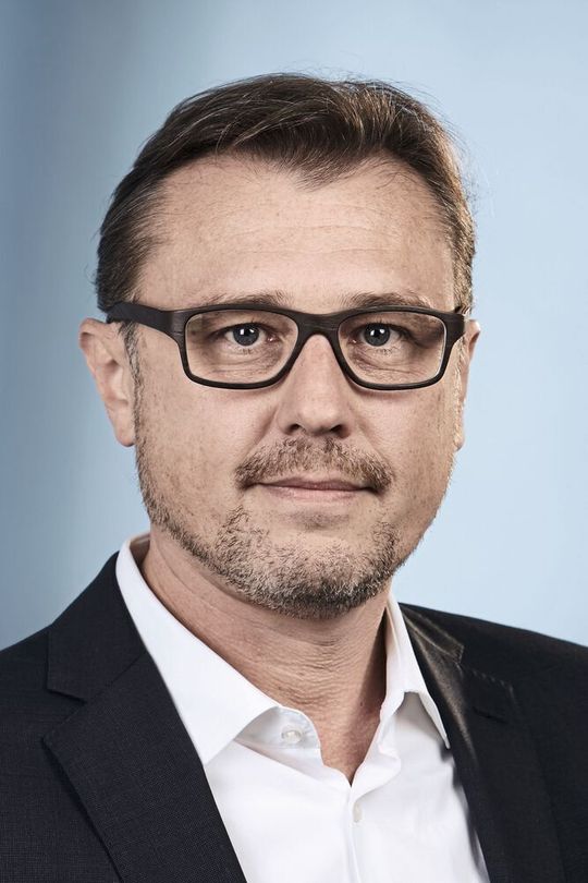 „Eine Smart Factory braucht auch Lösungen, die die dritte Dimension miteinbeziehen – denn nicht alle Kollisionsgefahren lauern am Boden“, erklärt Josef Zimmermann, Technical Industry Manager, Sick.