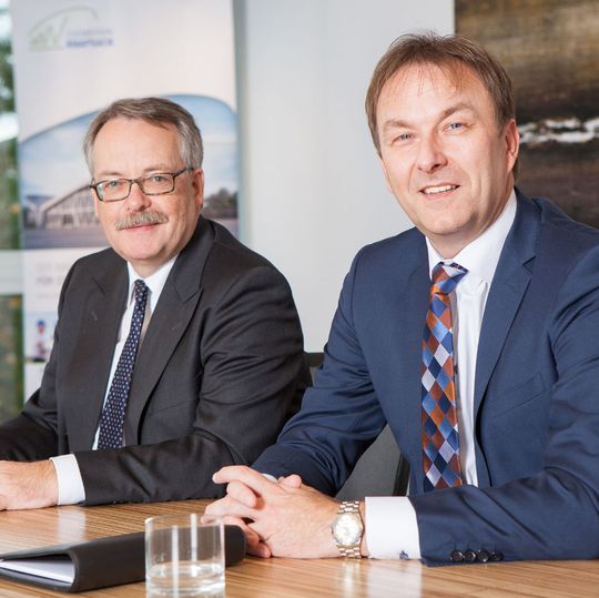 Geschäftsleitung Infraserv Knapsack (v.l.n.r.): Dr. Clemens Mittelviefhaus und Ralf Müller Geschäftsleitung Infraserv Knapsack (v.l.n.r.): Dr. Clemens Mittelviefhaus und Ralf Müller