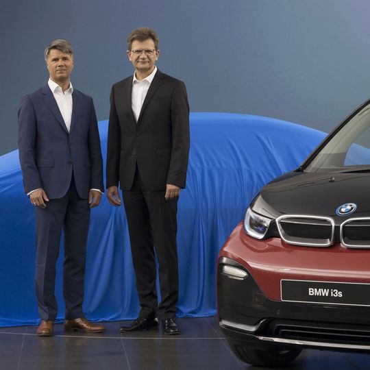 BMW-Chef Harald Krüger (li.) und Entwicklungsvorstand Klaus Fröhlich. BMW-Chef Harald Krüger (li.) und Entwicklungsvorstand Klaus Fröhlich.
