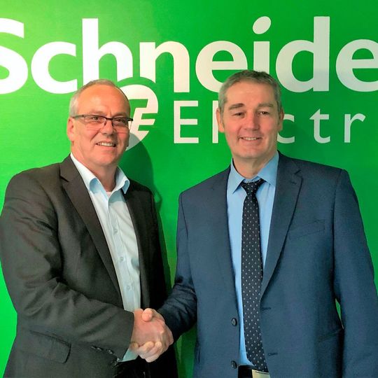 Führungswechsel bei Schneider Electric: Otmar Himmelsbach (links) geht in den Ruhestand und Philippe Briard (54) wird Geschäftsführer der Schneider Electric Automation GmbH. Führungswechsel bei Schneider Electric: Otmar Himmelsbach (links) geht in den Ruhestand und Philippe Briard (54) wird Geschäftsführer der Schneider Electric Automation GmbH.
