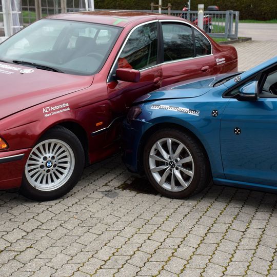 Auch bei der Reparatur firmeneigener Fahrzeuge muss die Werkstatt auf den auf den Unternehmergewinn nicht verzichten. Auch bei der Reparatur firmeneigener Fahrzeuge muss die Werkstatt auf den auf den Unternehmergewinn nicht verzichten.