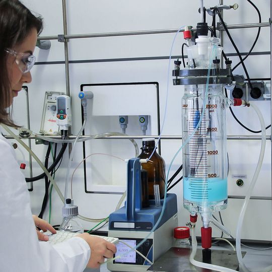 2-l-Präparationanlage beim Fraunhofer Umsicht für ein erstes Scale-up von Katalysatorsynthesen. 2-l-Präparationanlage beim Fraunhofer Umsicht für ein erstes Scale-up von Katalysatorsynthesen.