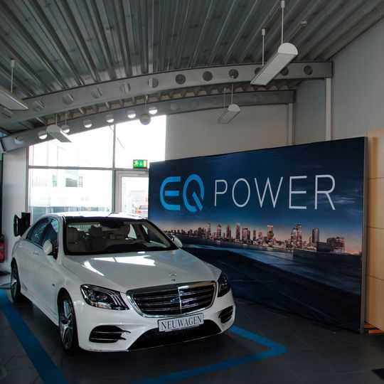 Die Senger-Gruppe ist auch für neue Themen wie die Mercedes-Elektrofamilie EQ gerüstet. Die Senger-Gruppe ist auch für neue Themen wie die Mercedes-Elektrofamilie EQ gerüstet.