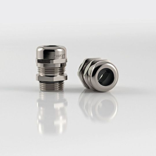 Mit der Skintop Flat hat Lapp die erste Kabelverschraubung vorgestellt, die Flachkabel unterschiedlicher Kabelkonturen und –dicken sicher fixiert. Mit der Skintop Flat hat Lapp die erste Kabelverschraubung vorgestellt, die Flachkabel unterschiedlicher Kabelkonturen und –dicken sicher fixiert.