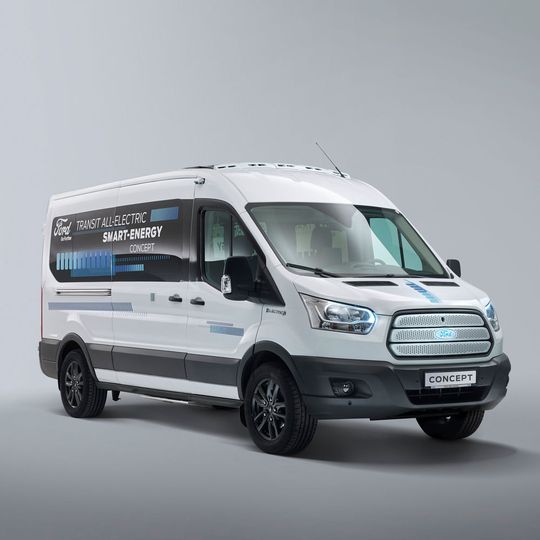 Ford präsentiert digital vernetzte Dienstleistungen und Services für sein elektrifiziertes Nutzfahrzeug-Angebot. Ford präsentiert digital vernetzte Dienstleistungen und Services für sein elektrifiziertes Nutzfahrzeug-Angebot.
