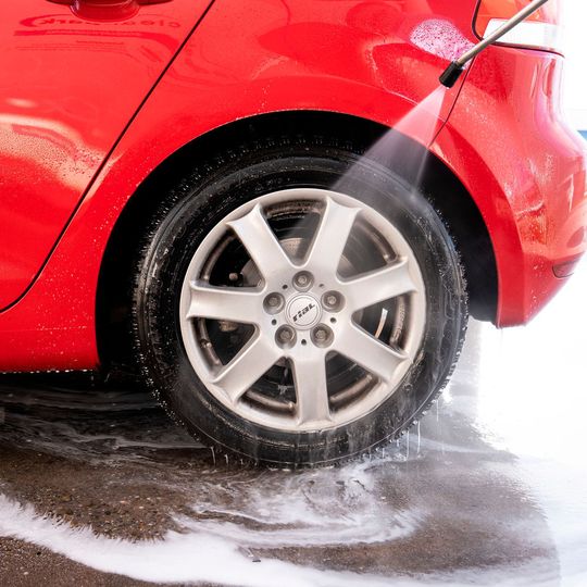 Der DAT-Report gibt einige interessante Fakten zum Waschverhalten von Fahrzeugbesitzern preis. Der DAT-Report gibt einige interessante Fakten zum Waschverhalten von Fahrzeugbesitzern preis.