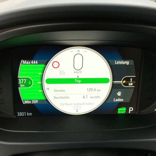 Mit rund 380 Kilometern Reichweite ist der Opel Ampera-E erstwagentauglich. Mit rund 380 Kilometern Reichweite ist der Opel Ampera-E erstwagentauglich.