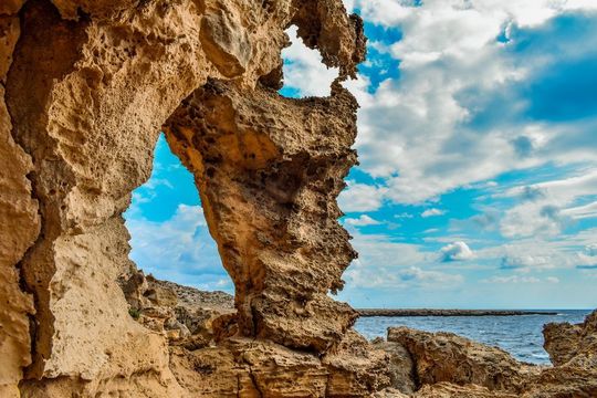 Software-Wartbarkeit trotz Erosion: So wie Wind und Regen Gestein zur Erosion führen, wirken unter Zeitdruck ausgeführte Entwicklungsschritte erosiv auf die inneren Strukturen einer Software. Software-Wartbarkeit trotz Erosion: So wie Wind und Regen Gestein zur Erosion führen, wirken unter Zeitdruck ausgeführte Entwicklungsschritte erosiv auf die inneren Strukturen einer Software.