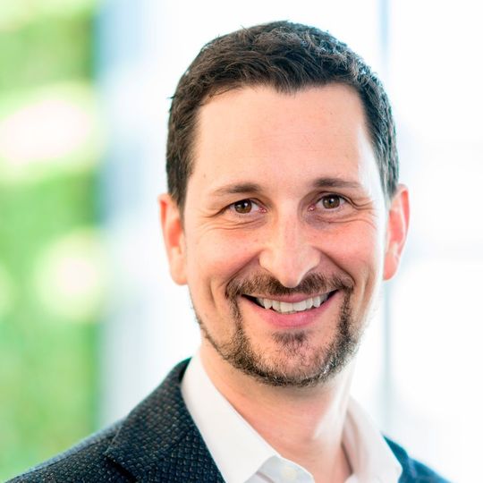 Karl Heckl ist neuer Executive Vice President Germany bei Lapp und übernimmt damit die Verantwortung für den Vertrieb in Deutschland. Heckl war zuvor in mehreren verantwortlichen Positionen bei einem führenden Unternehmen der Steuerungs- und Automatisierungstechnik tätig. Karl Heckl ist neuer Executive Vice President Germany bei Lapp und übernimmt damit die Verantwortung für den Vertrieb in Deutschland. Heckl war zuvor in mehreren verantwortlichen Positionen bei einem führenden Unternehmen der Steuerungs- und Automatisierungstechnik tätig.