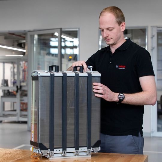 Bosch sieht im Geschäft mit mobiler Brennstoffzellen-Technik langfristig Potenzial in Milliardenhöhe. Bosch sieht im Geschäft mit mobiler Brennstoffzellen-Technik langfristig Potenzial in Milliardenhöhe.