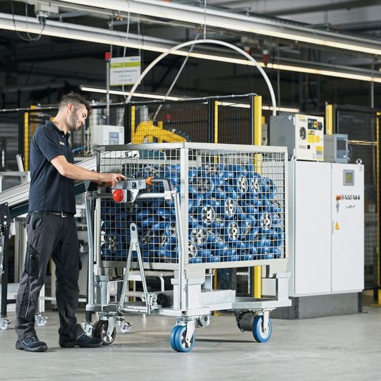 Für Wagen mit einem Gesamtgewicht bis 2000 kg eignet sich das Antriebssystem Ergomove 2000. Die Variante Ergomove 2000T ist für den Schleppbetrieb geeignet und ermöglicht die Rückgewinnung von Energie.