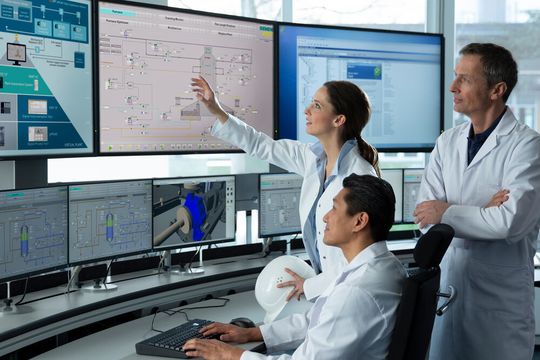 Die Simulationssoftware Simit in der Version 10.1 unterstützt sowohl das im Markt etablierte Prozessleitsystem Simatic PCS 7 und auch das neue webbasierte Leitsystem Simatic PCS neo von Siemens. Die neuesten Funktionen der Automatisierungsperipherie Simatic ET200SP HA und die Simatic Compact Field Unit (CFU) lassen sich ebenfalls simulieren. Mit der Version Simit V10.1 stellt Siemens auch ein Lizenzkonzept vor für eine optimierte Emulation der Simatic S7-300 Steuerung. Die Simulationssoftware Simit in der Version 10.1 unterstützt sowohl das im Markt etablierte Prozessleitsystem Simatic PCS 7 und auch das neue webbasierte Leitsystem Simatic PCS neo von Siemens. Die neuesten Funktionen der Automatisierungsperipherie Simatic ET200SP HA und die Simatic Compact Field Unit (CFU) lassen sich ebenfalls simulieren. Mit der Version Simit V10.1 stellt Siemens auch ein Lizenzkonzept vor für eine optimierte Emulation der Simatic S7-300 Steuerung.