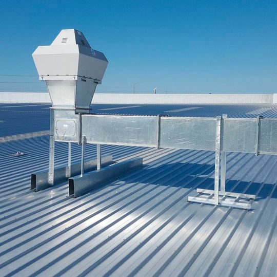Klima- und Lüftungsanlagen sollen künftig aus Kohlendioxid (CO2) und Wasser in der Umgebungsluft synthetische Kraftstoffe herstellen. Klima- und Lüftungsanlagen sollen künftig aus Kohlendioxid (CO2) und Wasser in der Umgebungsluft synthetische Kraftstoffe herstellen.