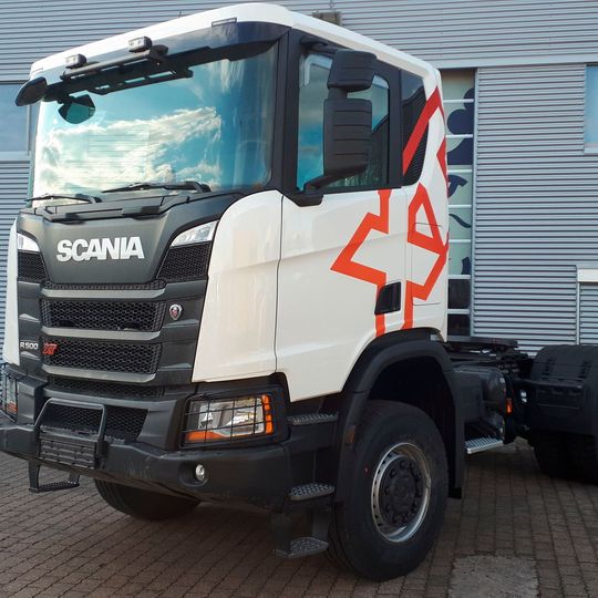 Auch die R 500 XT Allrad-Sattelzugmaschine war auf der Bauma zu sehen. Auch die R 500 XT Allrad-Sattelzugmaschine war auf der Bauma zu sehen.