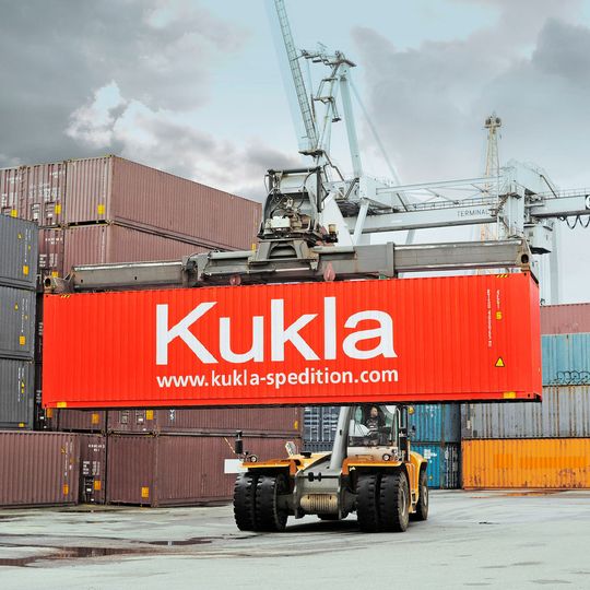 Durch ein multimodales Transportkonzept der Spedition Kukla konnte Evonik Industries 2018 weitere 71 t Kohlendioxid einsparen. Durch ein multimodales Transportkonzept der Spedition Kukla konnte Evonik Industries 2018 weitere 71 t Kohlendioxid einsparen.