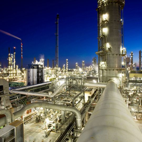Durch den Zusammenschluss von Wintershall und Dea soll eines der führenden unabhängigen europäischen Explorations- und Produktionsunternehmen entstehen. (Symbolbild) Durch den Zusammenschluss von Wintershall und Dea soll eines der führenden unabhängigen europäischen Explorations- und Produktionsunternehmen entstehen. (Symbolbild)