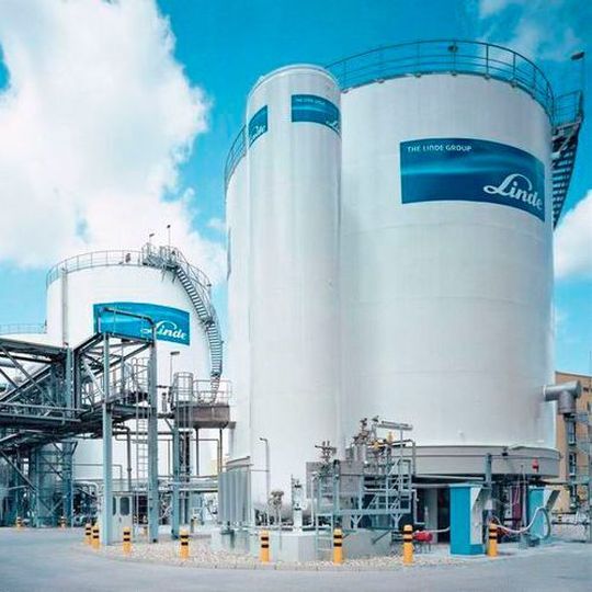 View of an air separation unit. View of an air separation unit.