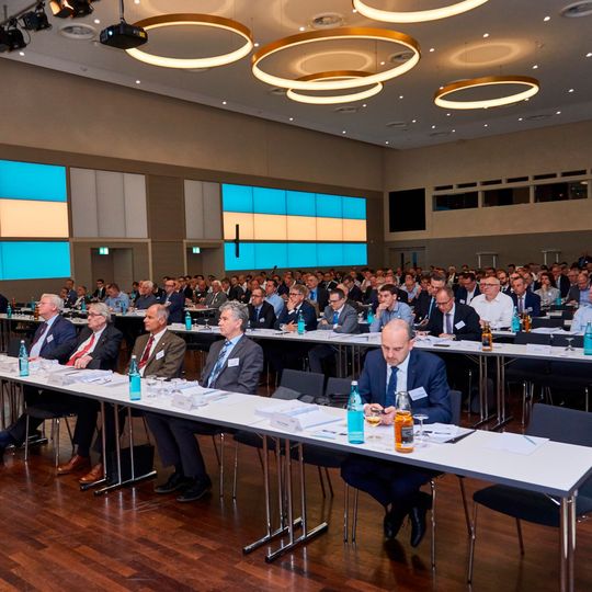 Gut gefüllt war das Auditorium zum 11. Kongress Stanztechnik in Dortmund. Gut gefüllt war das Auditorium zum 11. Kongress Stanztechnik in Dortmund.