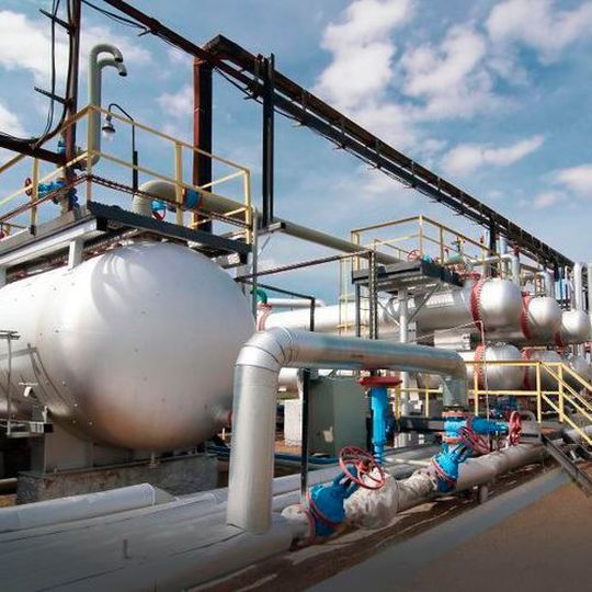 Level instrumentation for onshore/offshore natural gas processing. Level instrumentation for onshore/offshore natural gas processing.