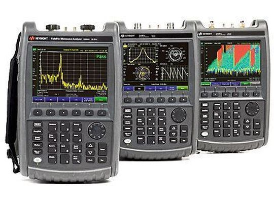 Der Kabel- und Antennenanalysator FieldFox ist als CAT, VNA, Spektrumanalysator oder als All-in-One-Kombinationsanalysator einsetzbar. Der Kabel- und Antennenanalysator FieldFox ist als CAT, VNA, Spektrumanalysator oder als All-in-One-Kombinationsanalysator einsetzbar.