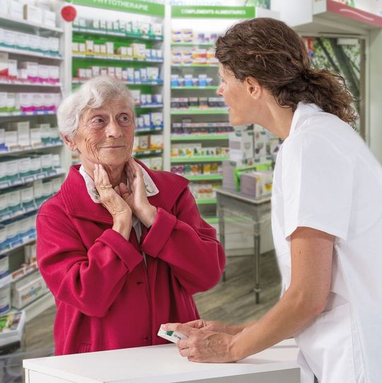 Abb. 1: Viele Patienten vertrauen auf die kompetente Beratung in Apotheken. Um diese gewährleisten zu können, braucht es eine umfangreiche Qualitätssicherung. Abb. 1: Viele Patienten vertrauen auf die kompetente Beratung in Apotheken. Um diese gewährleisten zu können, braucht es eine umfangreiche Qualitätssicherung.