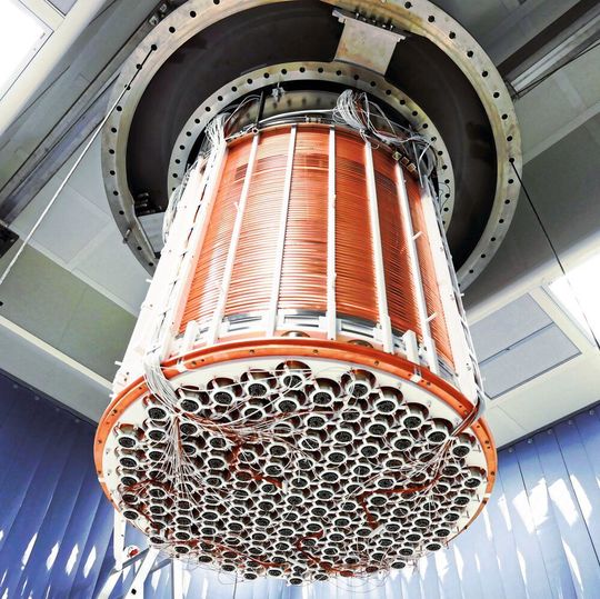 Das Xenon1t-Experiment im Gran-Sasso-Untergrundlabor mit der Zeit-Projektionskammer Das Xenon1t-Experiment im Gran-Sasso-Untergrundlabor mit der Zeit-Projektionskammer
