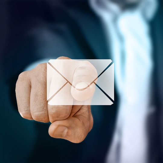 E-Mail ist für die meisten Unternehmen noch immer das wichtigste Kommunikationsmittel. Das wissen auch die Cyberkriminellen und nutzen E-Mail gerne als Angriffsvektor. E-Mail ist für die meisten Unternehmen noch immer das wichtigste Kommunikationsmittel. Das wissen auch die Cyberkriminellen und nutzen E-Mail gerne als Angriffsvektor.