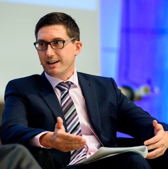 Dr. Volker Markl: Professor für Datenbanksysteme und Informationsmanagement an der TU Berlin fordert dazu auf die KI-Technologie zu demokratisieren. Dr. Volker Markl: Professor für Datenbanksysteme und Informationsmanagement an der TU Berlin fordert dazu auf die KI-Technologie zu demokratisieren.