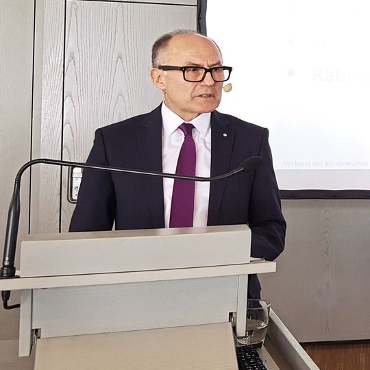 In seinem Bericht auf der Delegiertenversammlung ging Präsident Michael Ziegler auf aktuelle und künftige Herausforderungen ein. In seinem Bericht auf der Delegiertenversammlung ging Präsident Michael Ziegler auf aktuelle und künftige Herausforderungen ein.